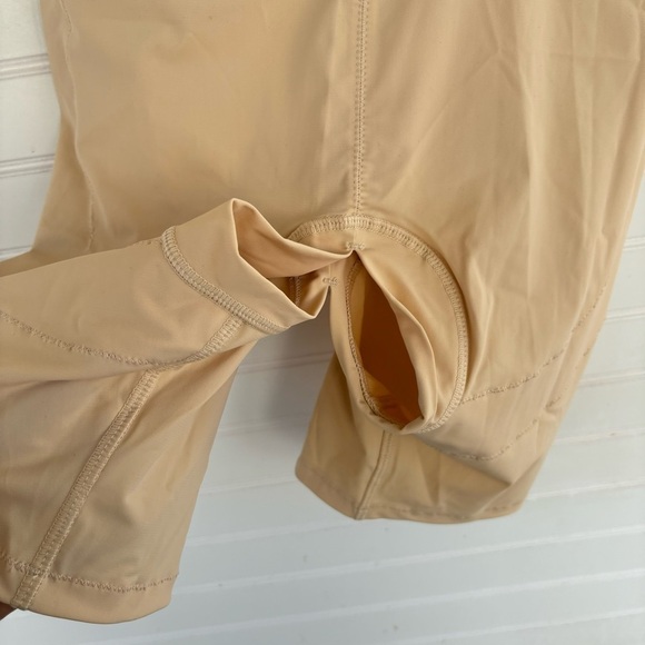 Women’s shaping bodysuit Size Medium - Picture 7 of 7